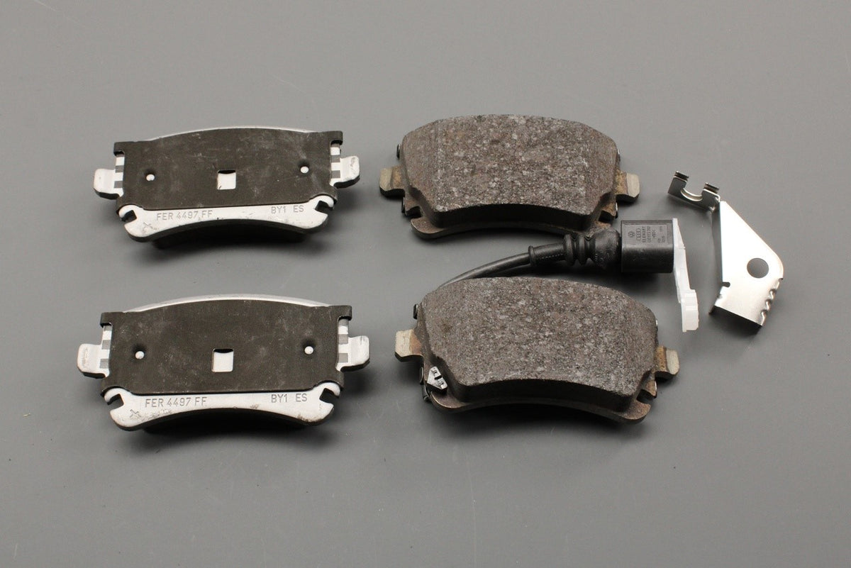 VW Transporter T5 T5.1 T6 T6.1 brake pads (rear) 7E0698451D, view 1