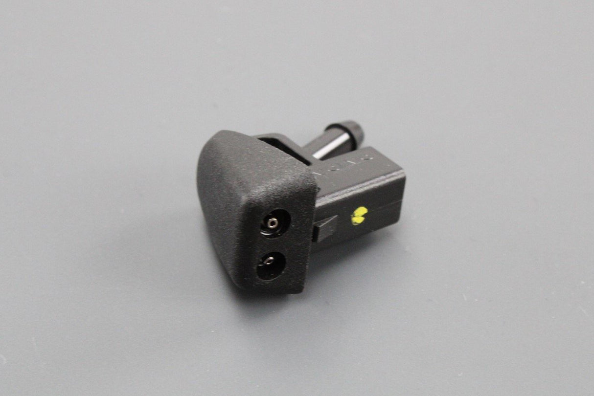 Volvo S60 front windscreen washer nozzle (left) 31301519