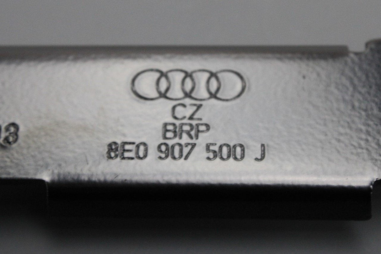 VW Crafter Audi RS3 RS4 TTRS R8 SEAT ECU mounting retainer 8E0907500J
