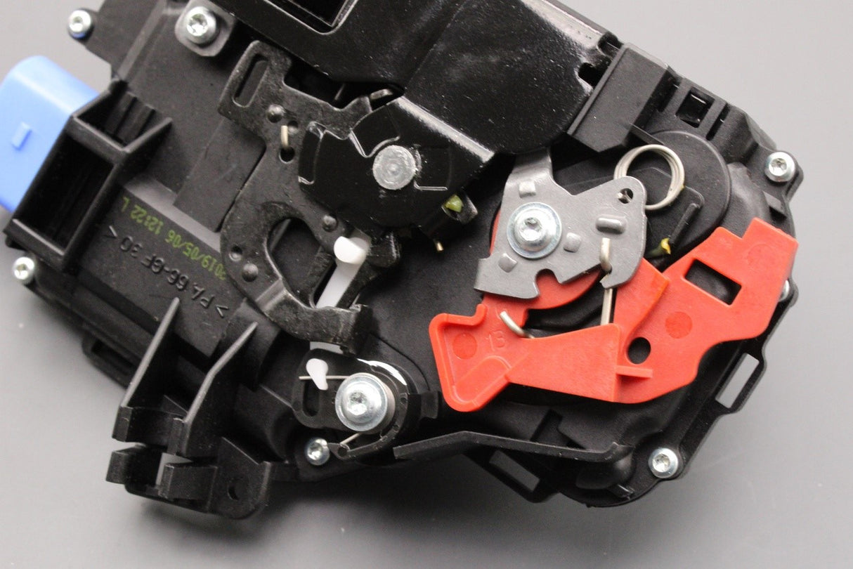 VW Passat B6 B7 Audi Q7 Skoda SEAT rear door lock (left) 3C4839015A