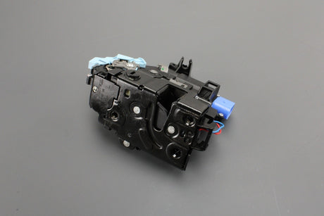 VW Golf MK5 Touareg Touran Octavia rear door lock (left) 7L0839015D