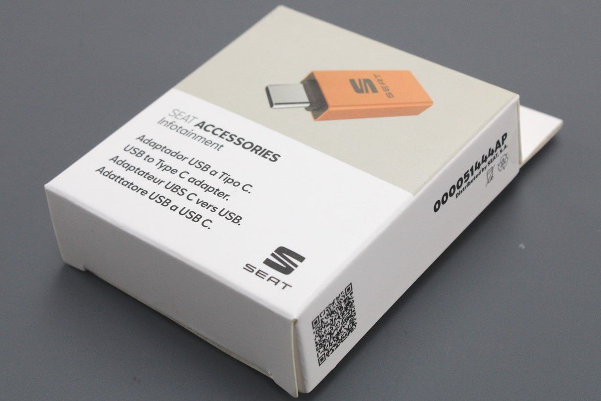 SEAT USB type C to USB A charging and data transfer adapter 000051444AP