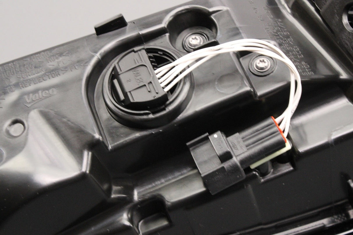 Range Rover Velar 2017-on LED tail light (rear right) LR111106