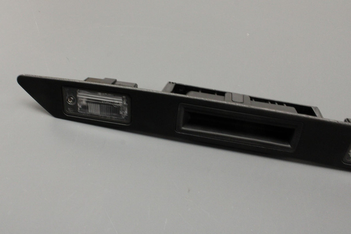 Audi A3 8P A4 B6 A6 Q7 boot handle number plate light unit 8P4827574 3FZ