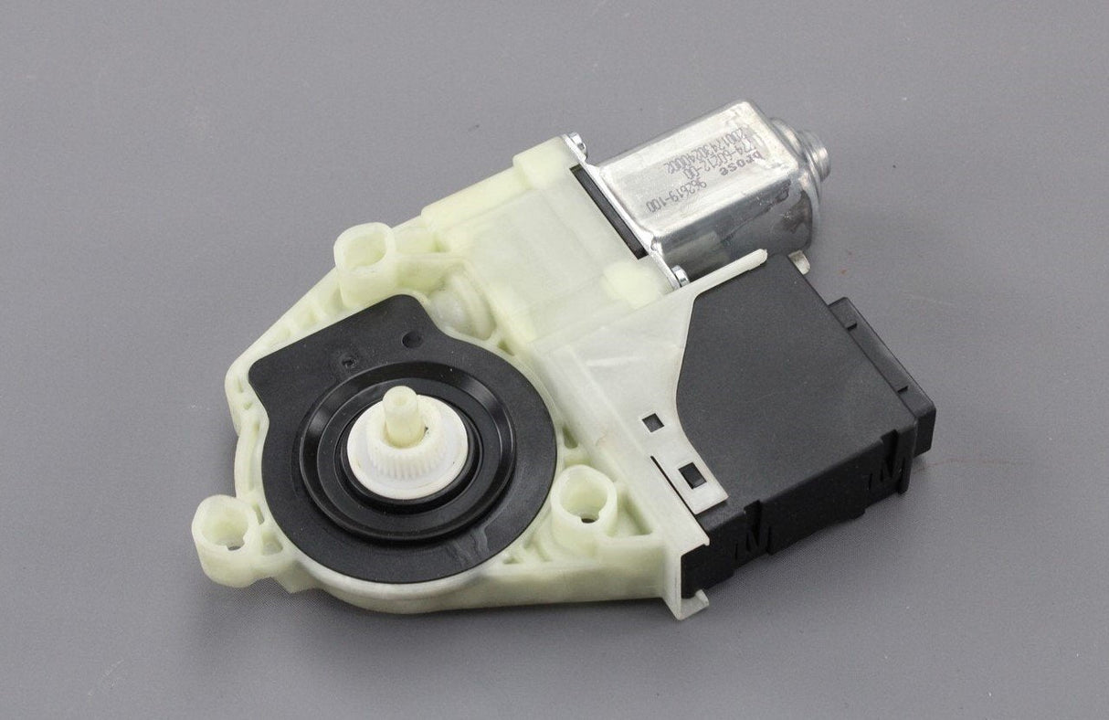 VW Passat B7 Estate 2011-15 rear window motor (left) 3AA959703B VW4