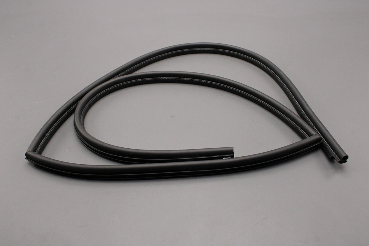 Land Rover Defender L316 2007-2016 front door seal (right) LR077687, view 1