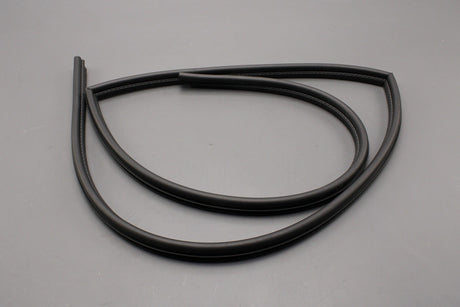 Land Rover Defender L316 2007-2016 front door seal (right) LR077687