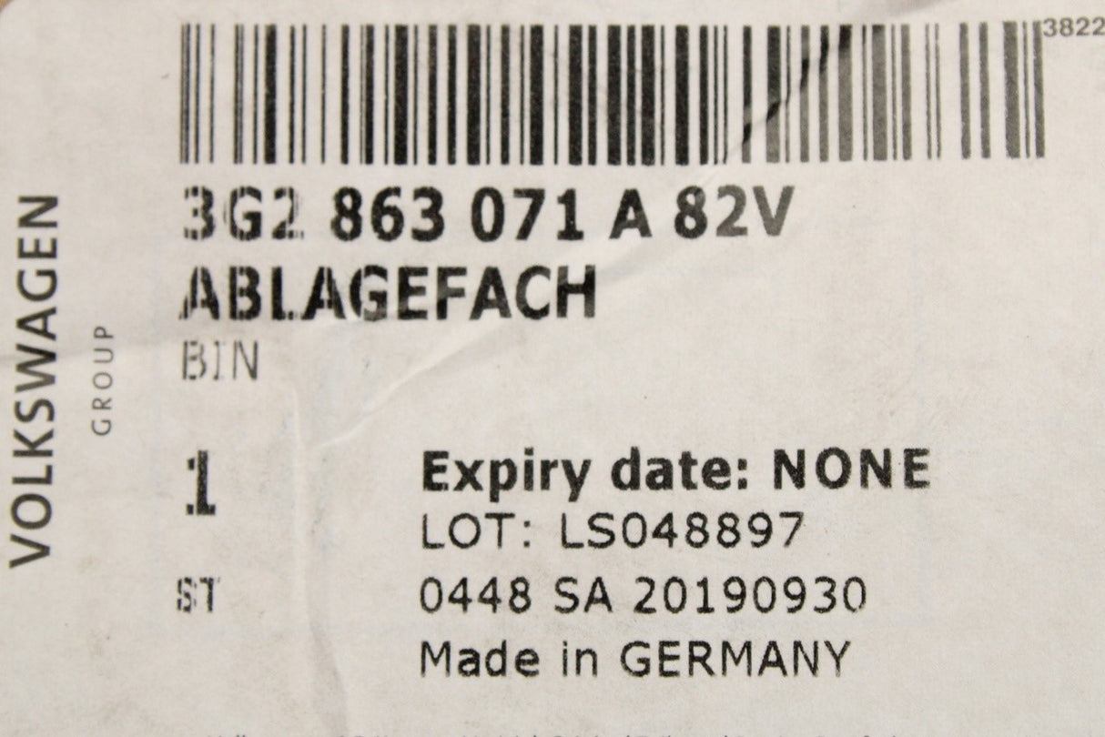 VW Arteon 17-on Passat B8 18-24 RHD storage compartment 3G2863071A 82V