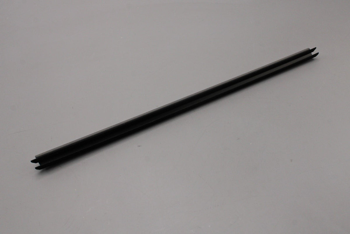 Land Rover Discovery 5 2017-on door weather strip (rear right) LR102565, view 1