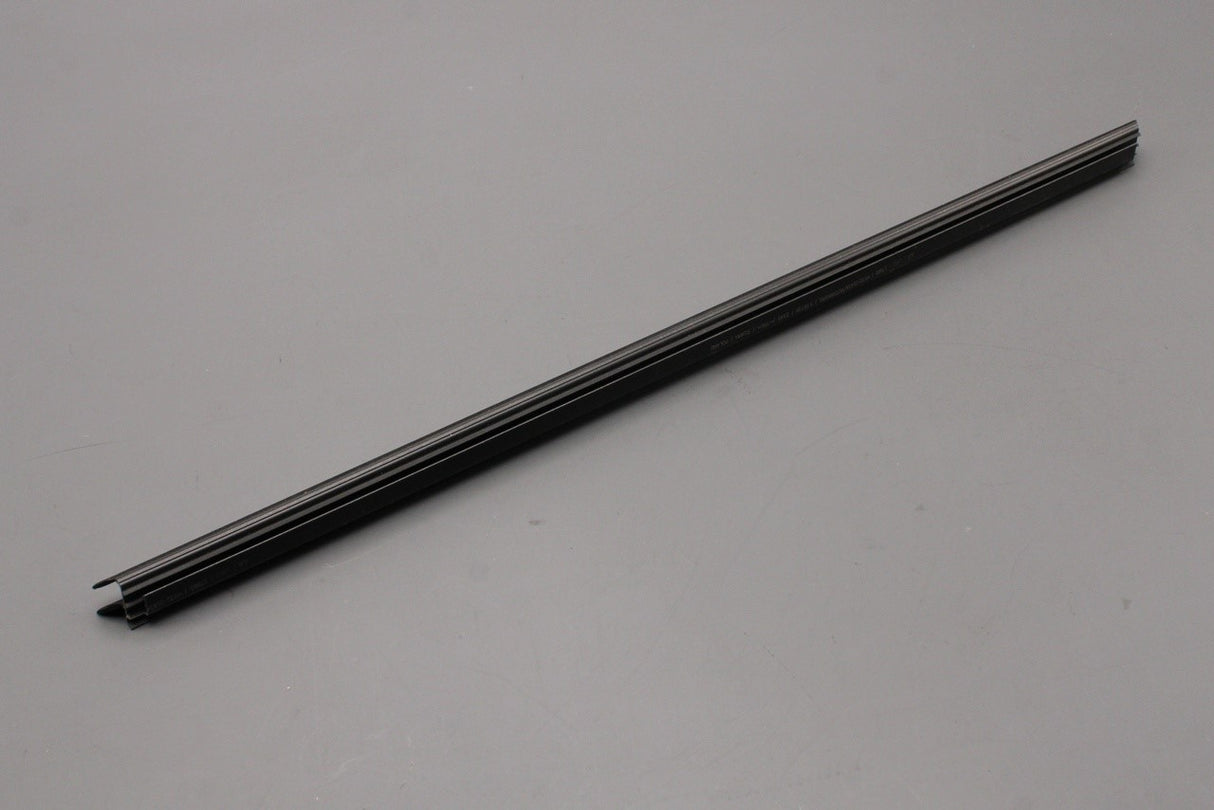 Land Rover Discovery 5 2017-on door weather strip (rear right) LR102565