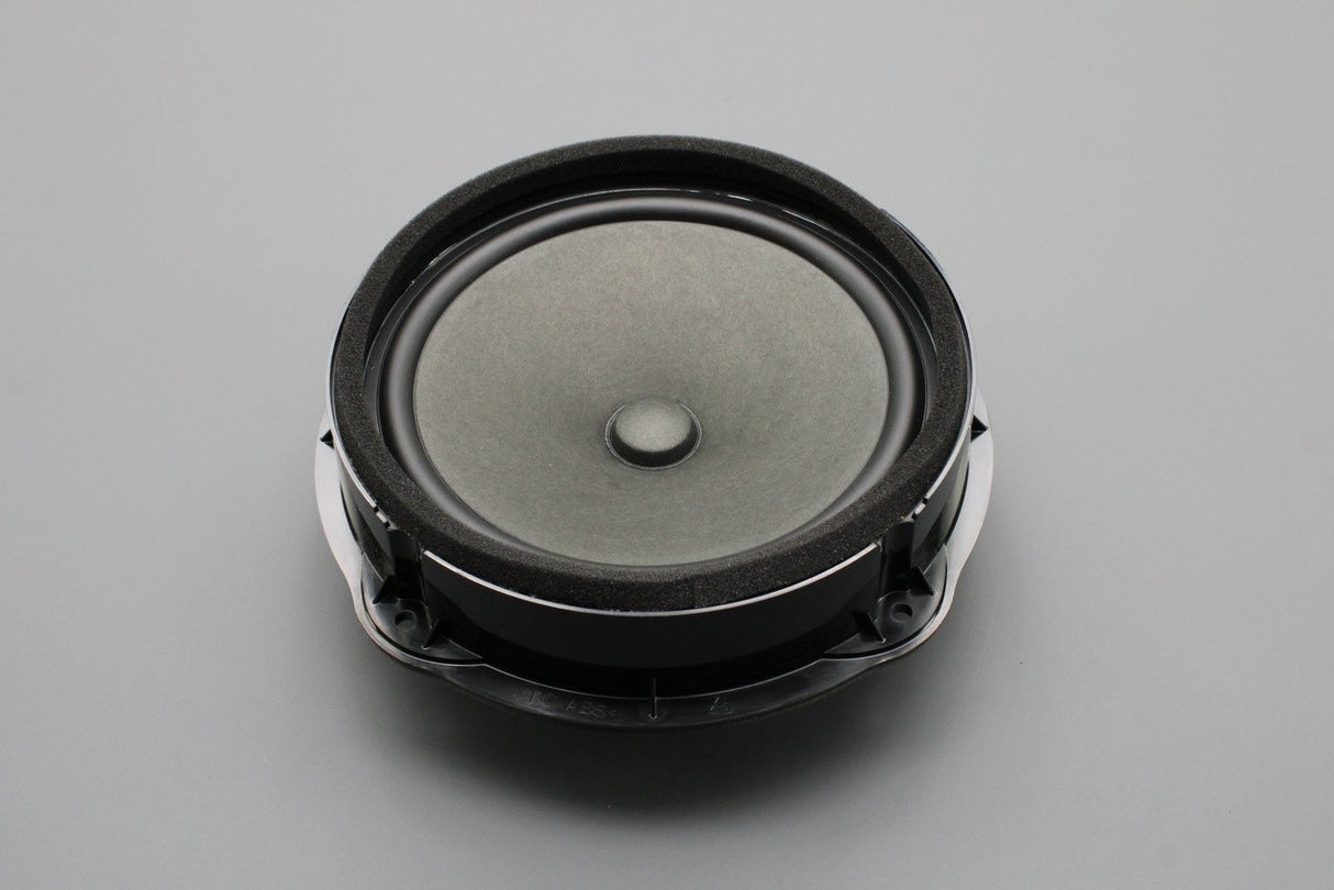Audi A3 S3 RS3 2013-20 Q2 2017-on front door bass loudspeaker 8V0035415C