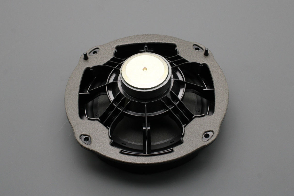 Audi A3 S3 RS3 2013-20 Q2 2017-on front door bass loudspeaker 8V0035415C
