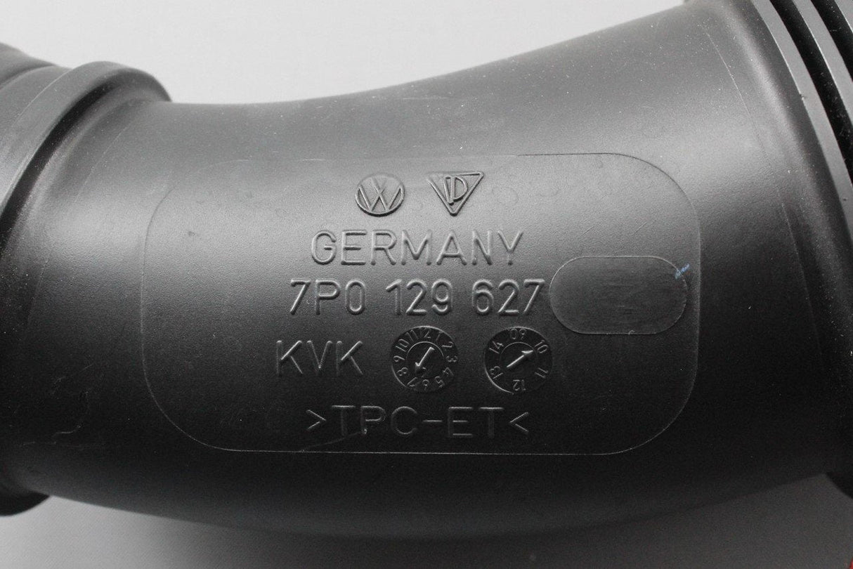 VW Touareg 7P 2011-2012 3.0 V6 TDI air intake pipe (CASA CASD) 7P0129627