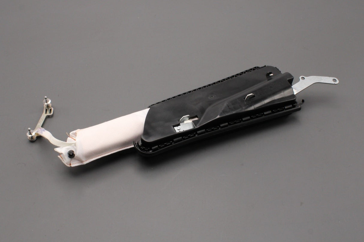 VW ID.3 ID.4 ID.5 Caddy 21-on T6.1 22-24 seat airbag (right) 10C880582D