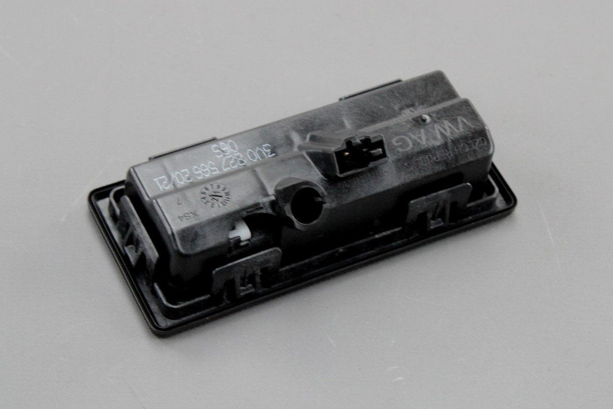 VW Tiguan Touran Audi A4 RS4 Skoda Yeti SEAT boot lid handle 3V0827566