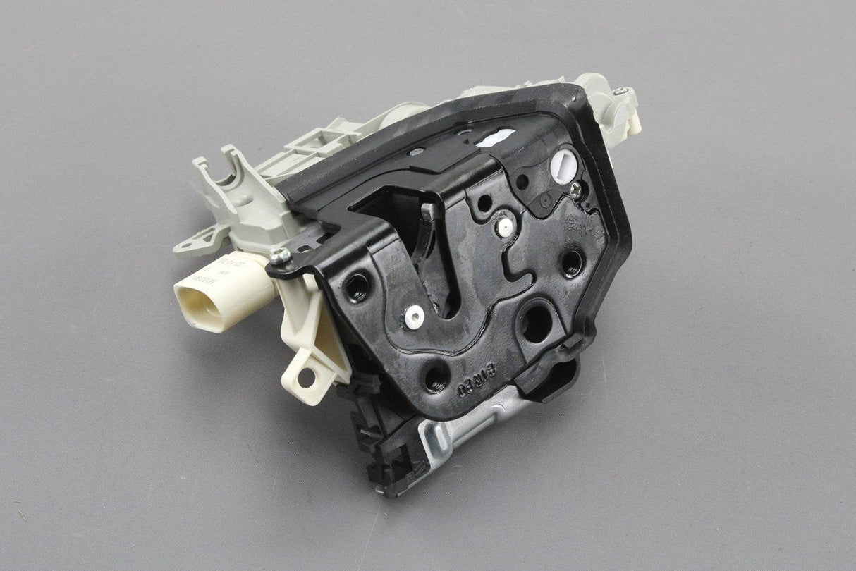 VW Touareg Audi A3 A6 Q7 RS3 RS6 door lock latch (rear right) 4G0839016C