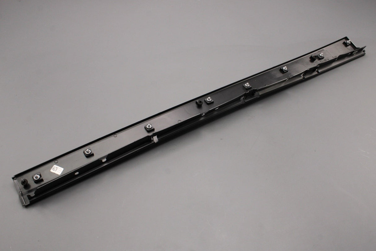 Range Rover 2022-on door sill moulding trim (front left) LR153254