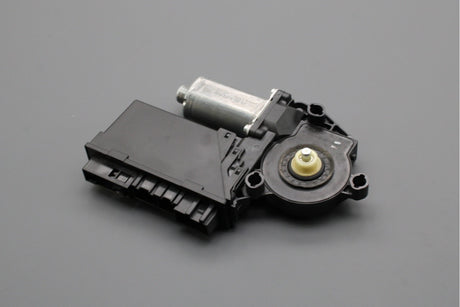 Audi A4 S4 RS4 Cabriolet 03-09 RHD front window motor (right) 8H2959802D