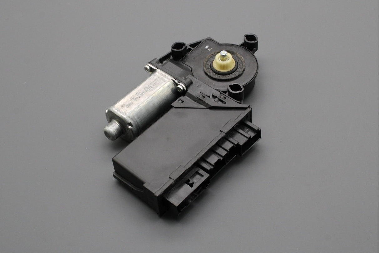 Audi A4 S4 RS4 Cabriolet 03-09 RHD front window motor (right) 8H2959802D