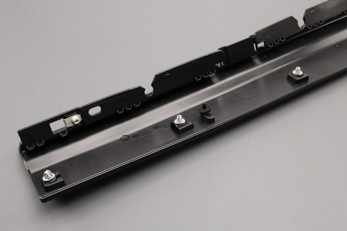 Range Rover 2022-on door sill moulding trim (front left) LR153254