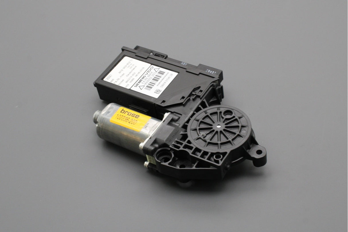 Audi A4 S4 RS4 Cabriolet 03-09 RHD front window motor (right) 8H2959802D
