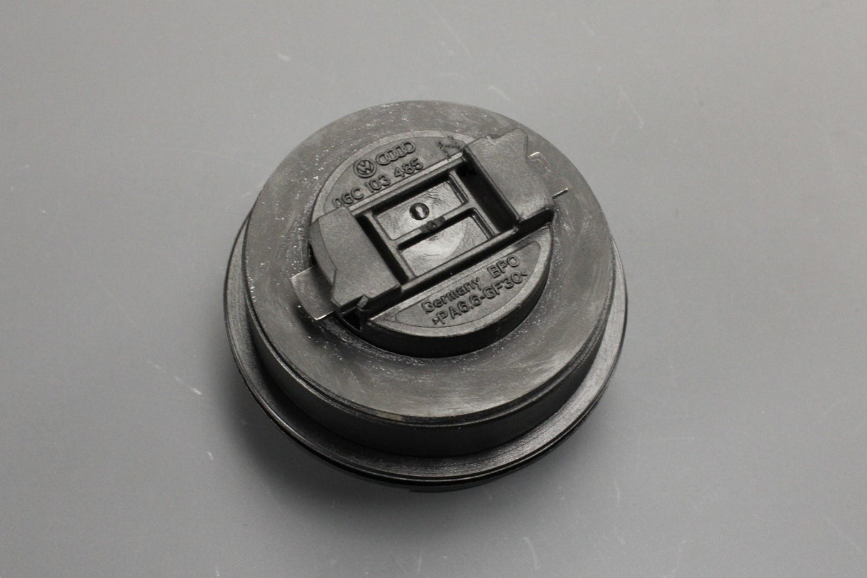 VW Audi Skoda SEAT engine oil filler screw cap 06C103485N