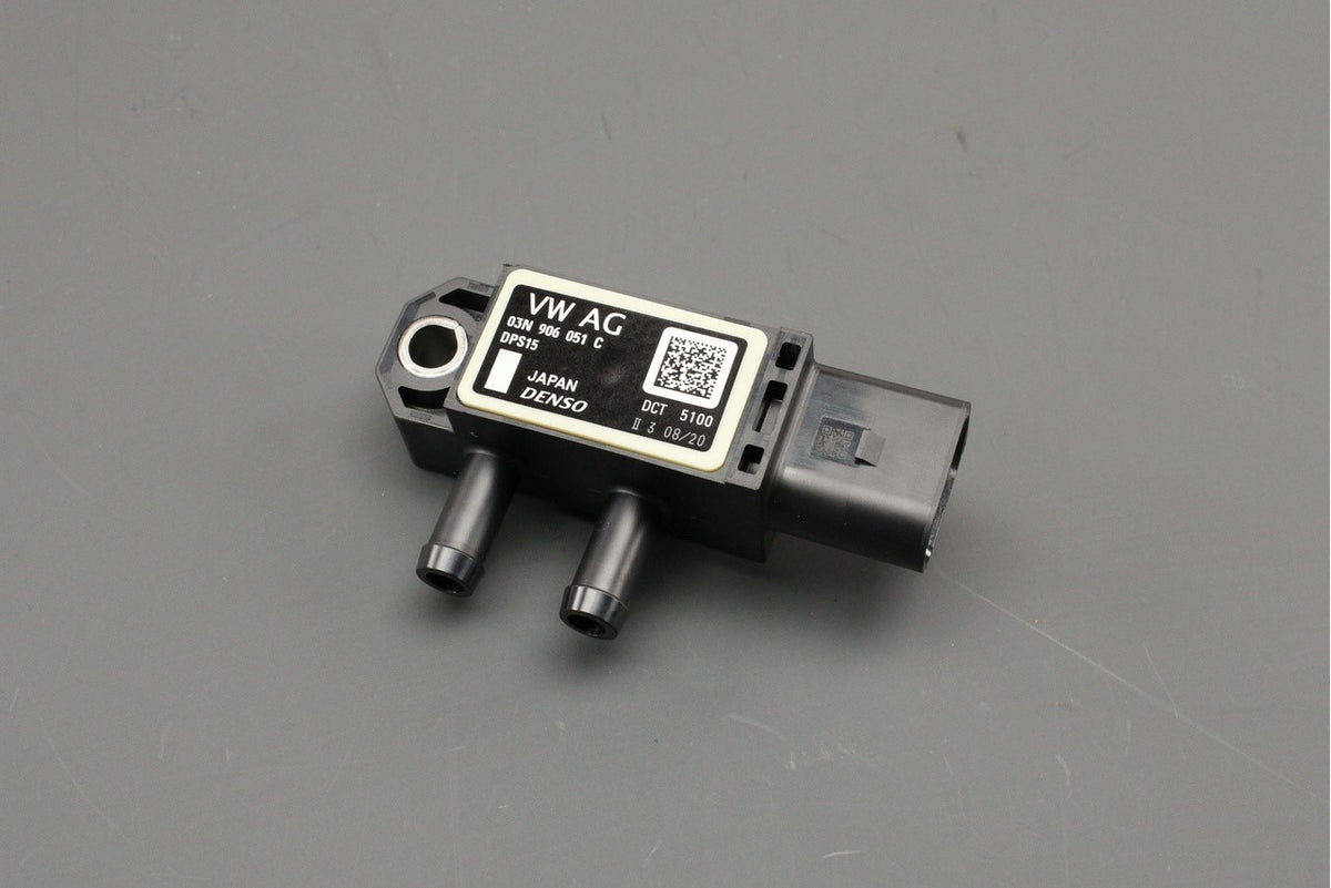 VW Tiguan Arteon Passat 2.0 BiTDI pressure difference sensor 03N906051C, view 1