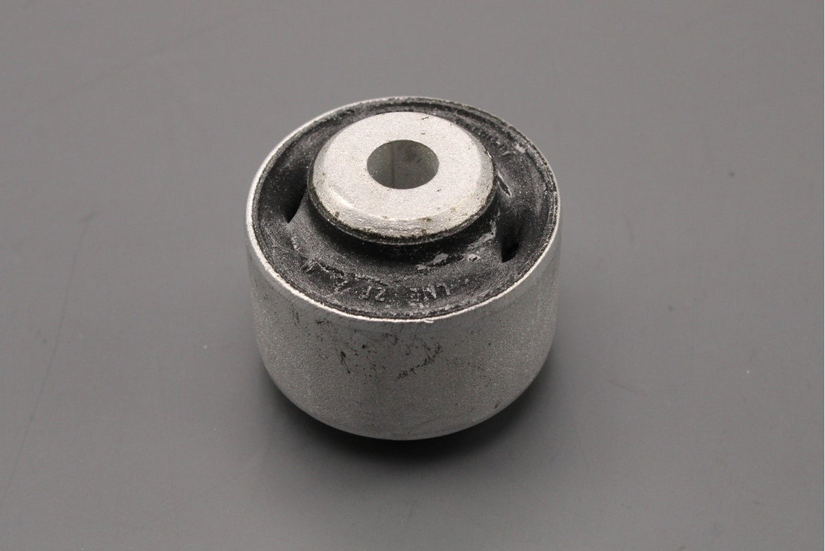 Audi A4 RS4 B8 A5 RS5 Q5 front upper suspension arm bush (x1) 8K0407515, view 1