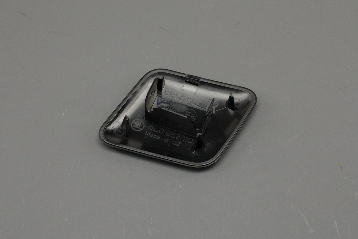 Skoda Yeti 2010-13 headlight washer jet cover cap (right) 5L0955110