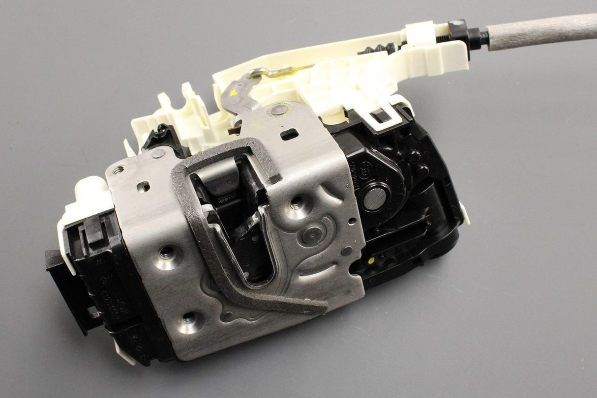 Mercedes-Benz CLA door lock (left) A0997202301