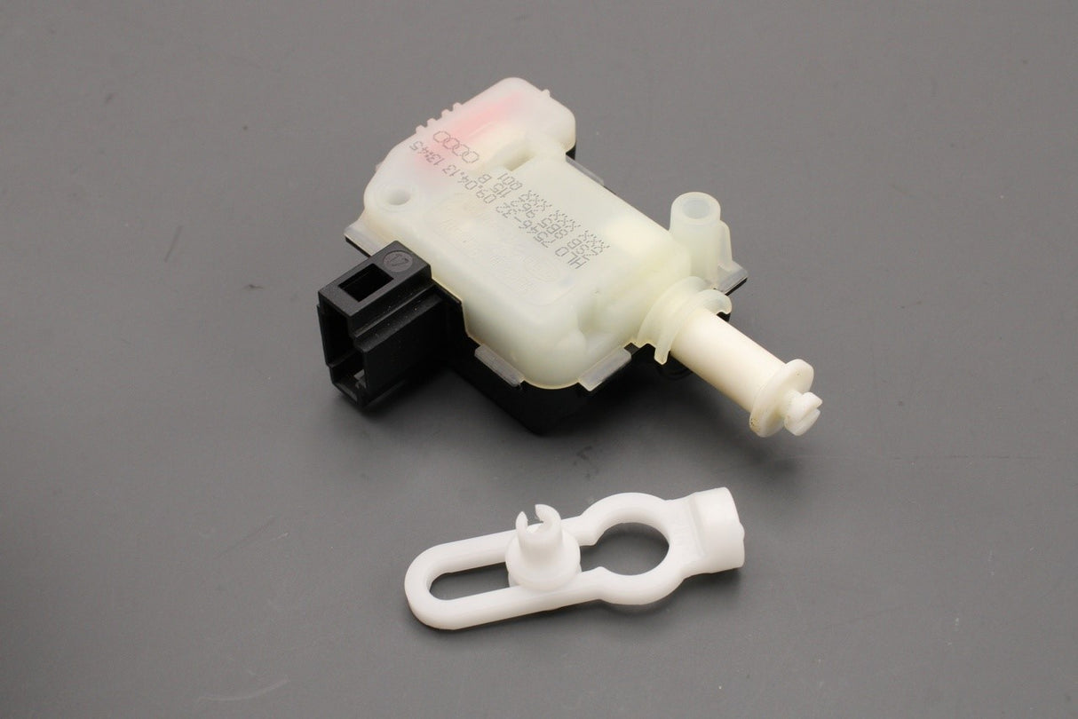 Audi A2 2000-2005 A4 2001-2005 boot lid release servomotor 8E5962115B