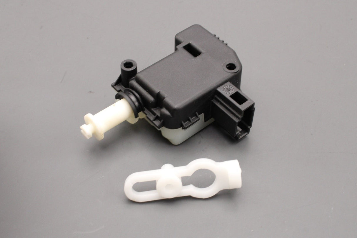 Audi A2 2000-2005 A4 2001-2005 boot lid release servomotor 8E5962115B