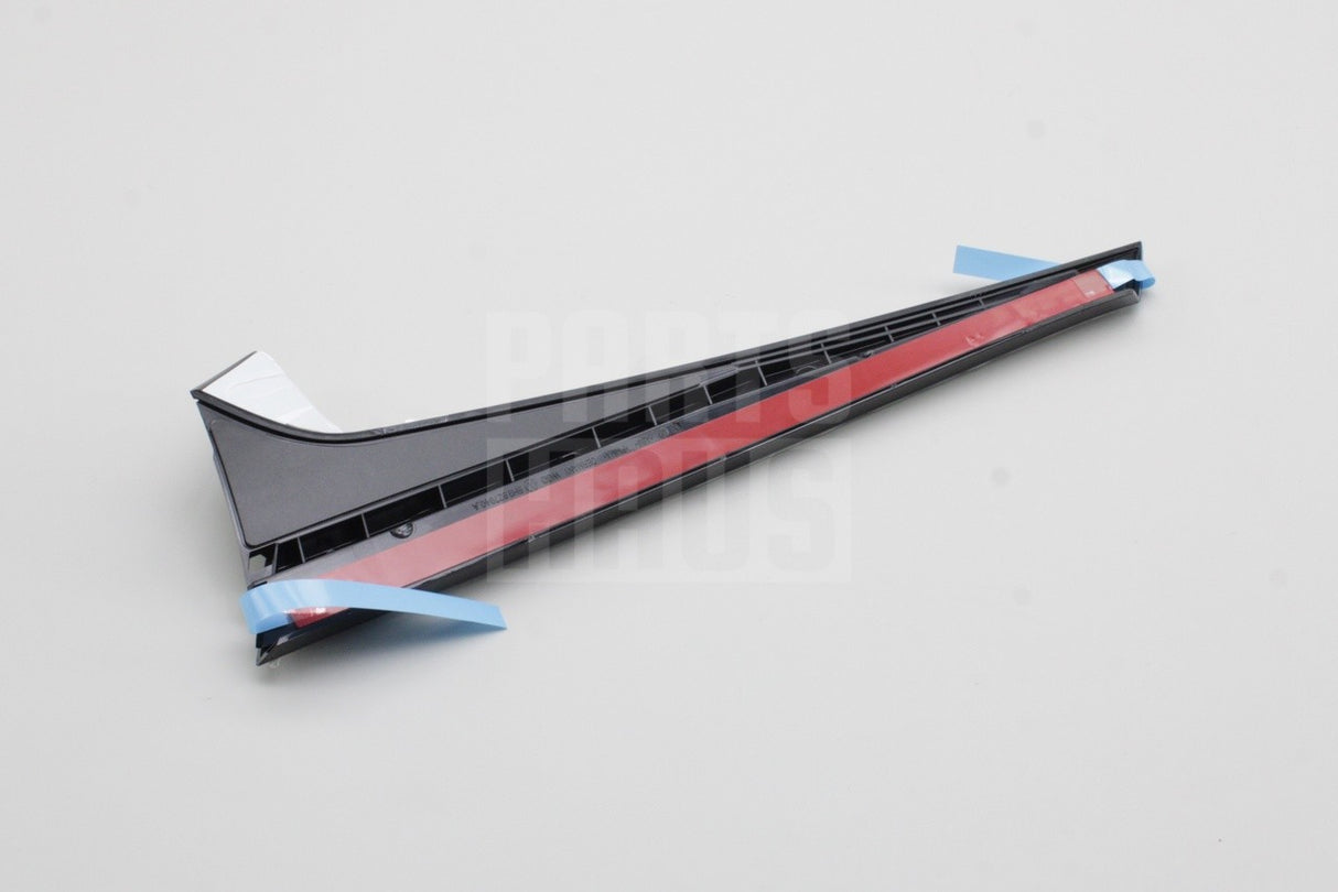 VW Golf MK8 Estate R 2021-on spoiler trim (right) 5H9827940A 041