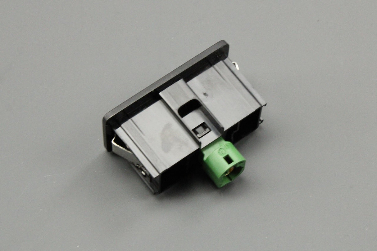 VW Arteon 17-on SEAT Leon 13-16 USB port connector 5F0035222