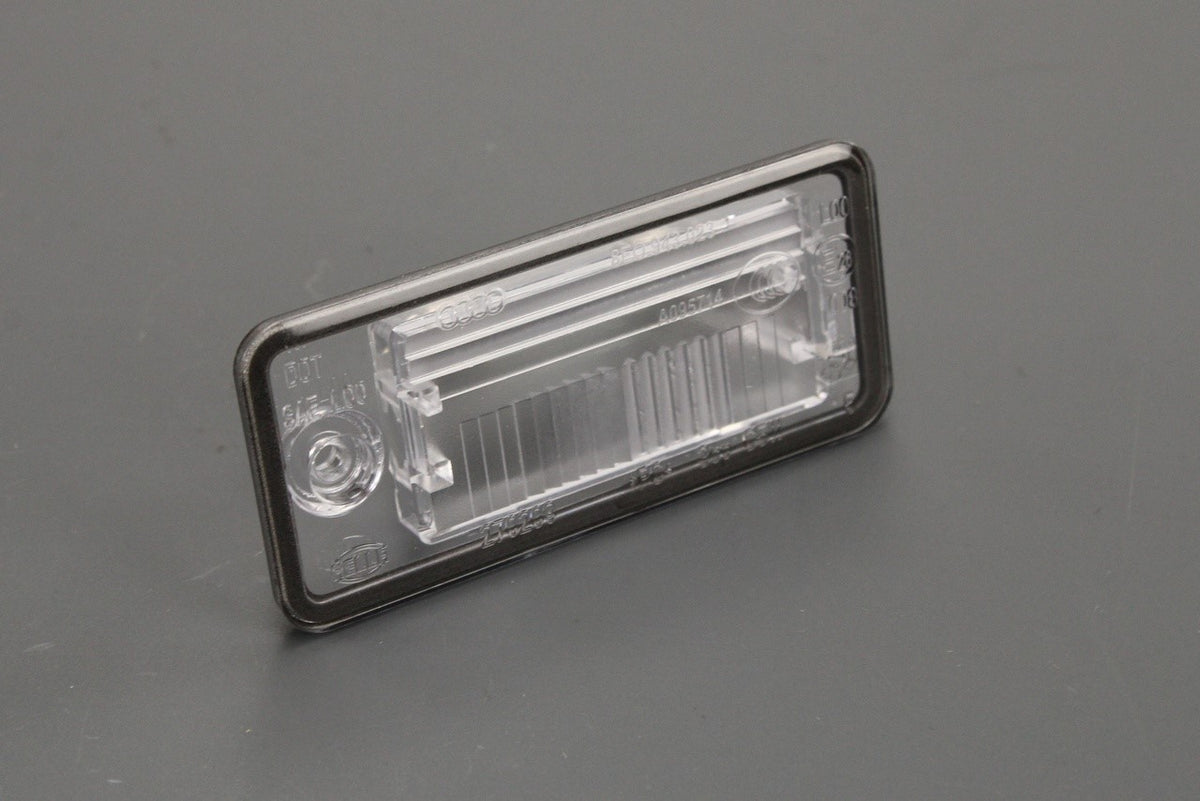 Audi A3 A4 A5 A6 A8 Q7 RS4 rear number plate light lamp 8E0943023, view 1