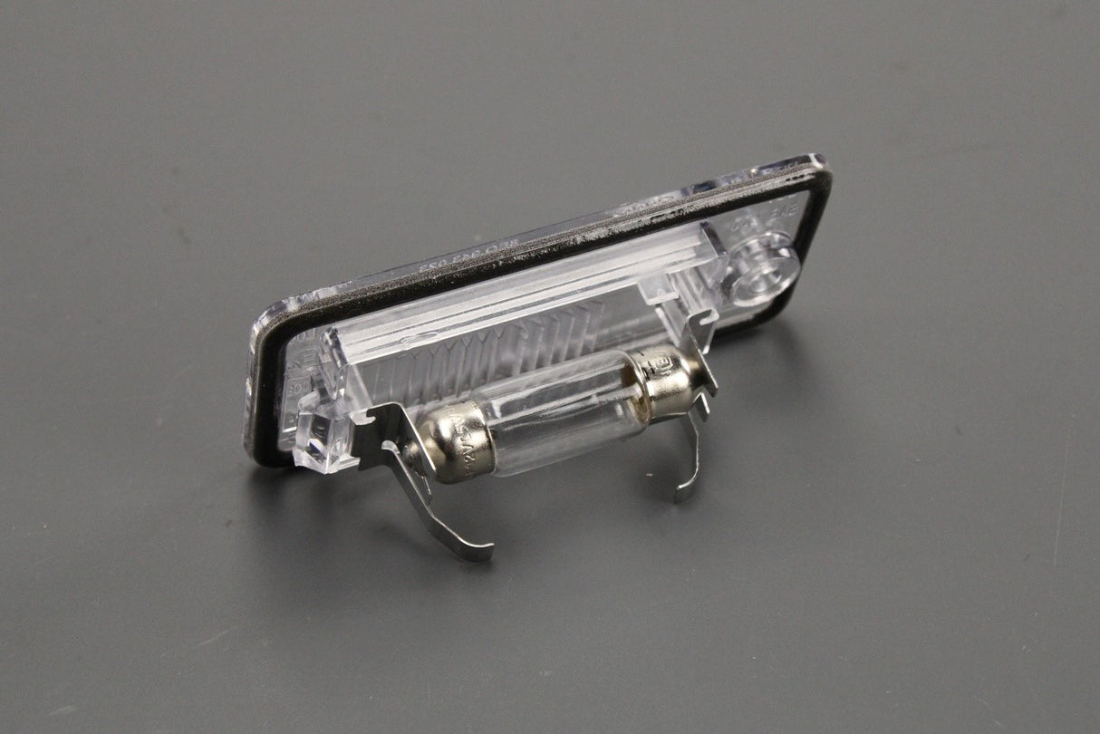 Audi A3 A4 A5 A6 A8 Q7 RS4 rear number plate light lamp 8E0943023