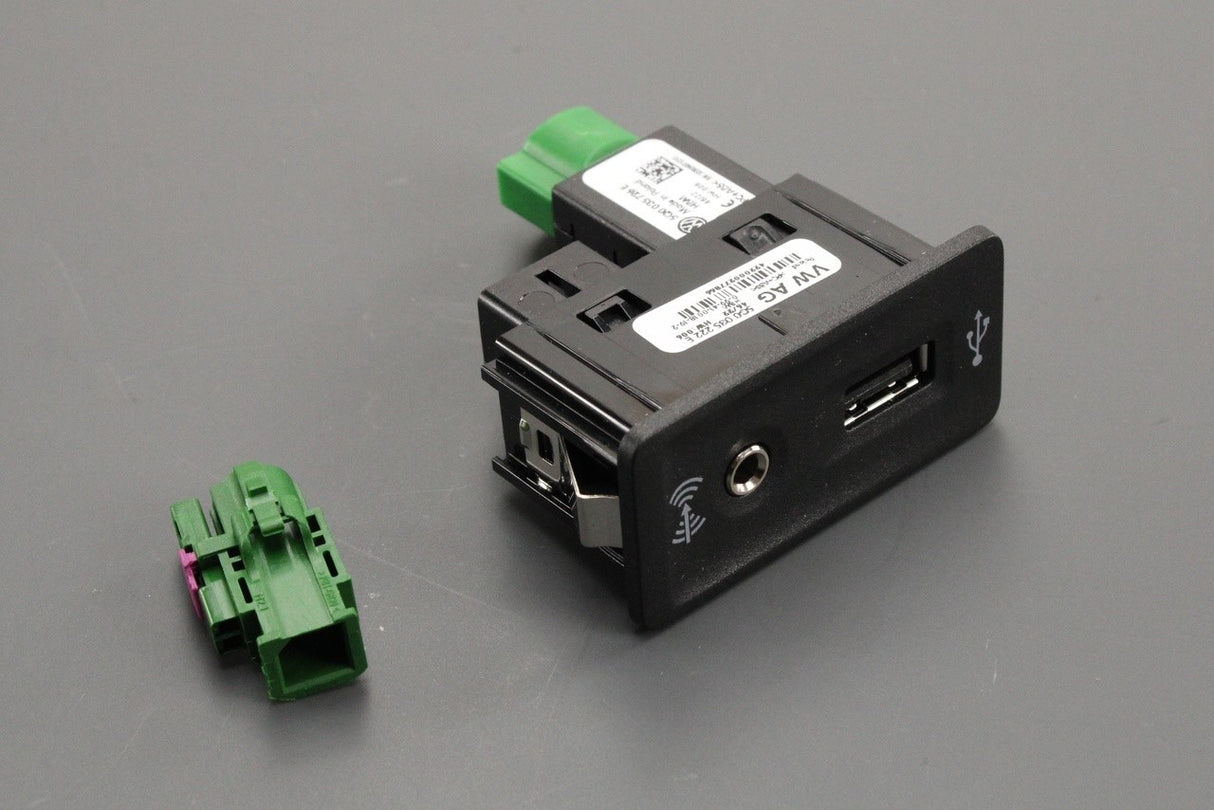 VW Golf MK7 CC Passat Beetle Apple USB connection retrofit kit 3G0057342