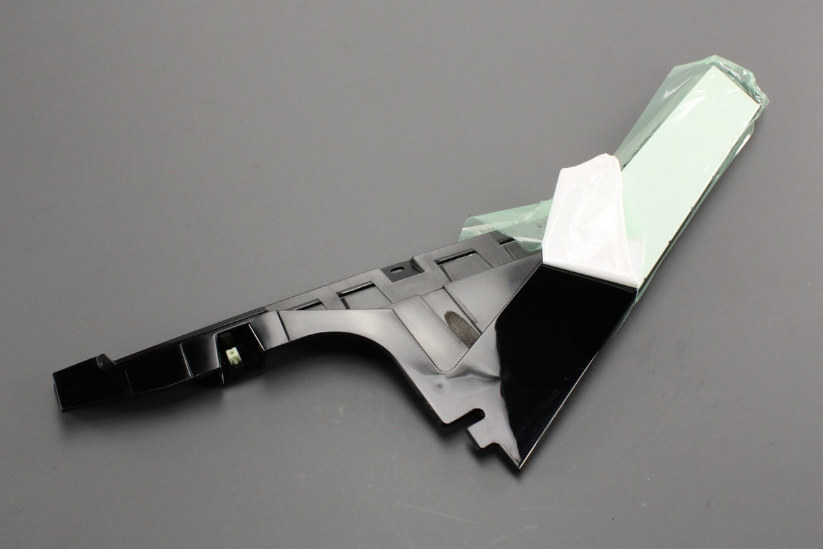 Range Rover Sport 2014-22 c-pillar door frame trim (left) LR043794, view 1
