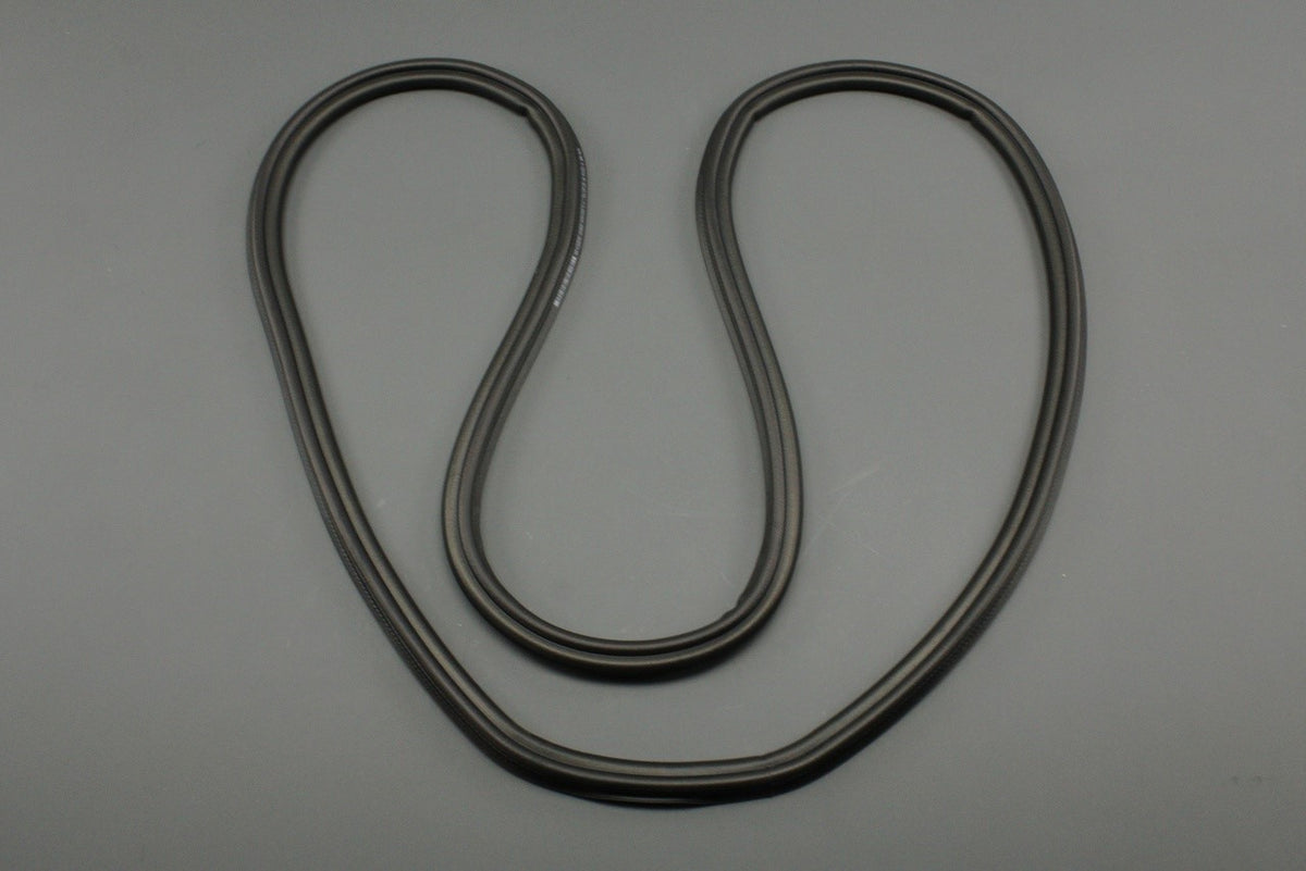 Skoda Octavia Combi 2020-on boot lid seal 5E7827705J, view 1
