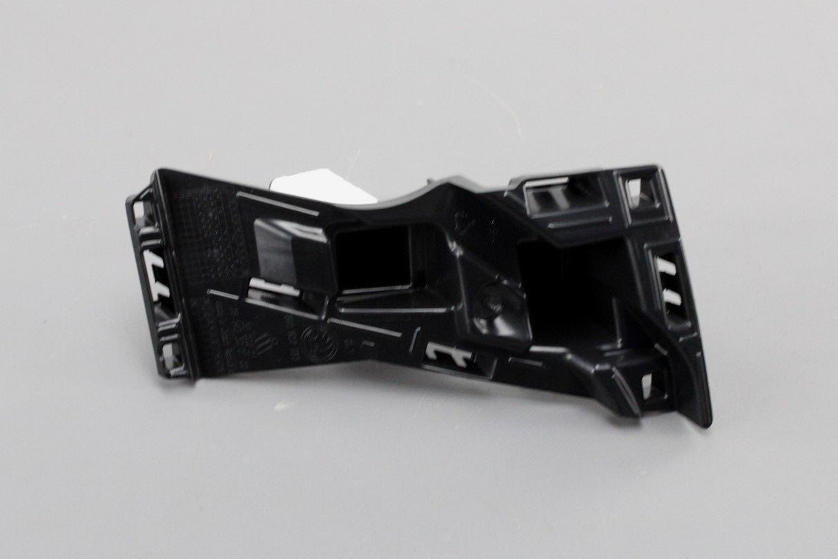 Skoda Fabia 2015-21 front grille retaining bracket (left) 6V0807723