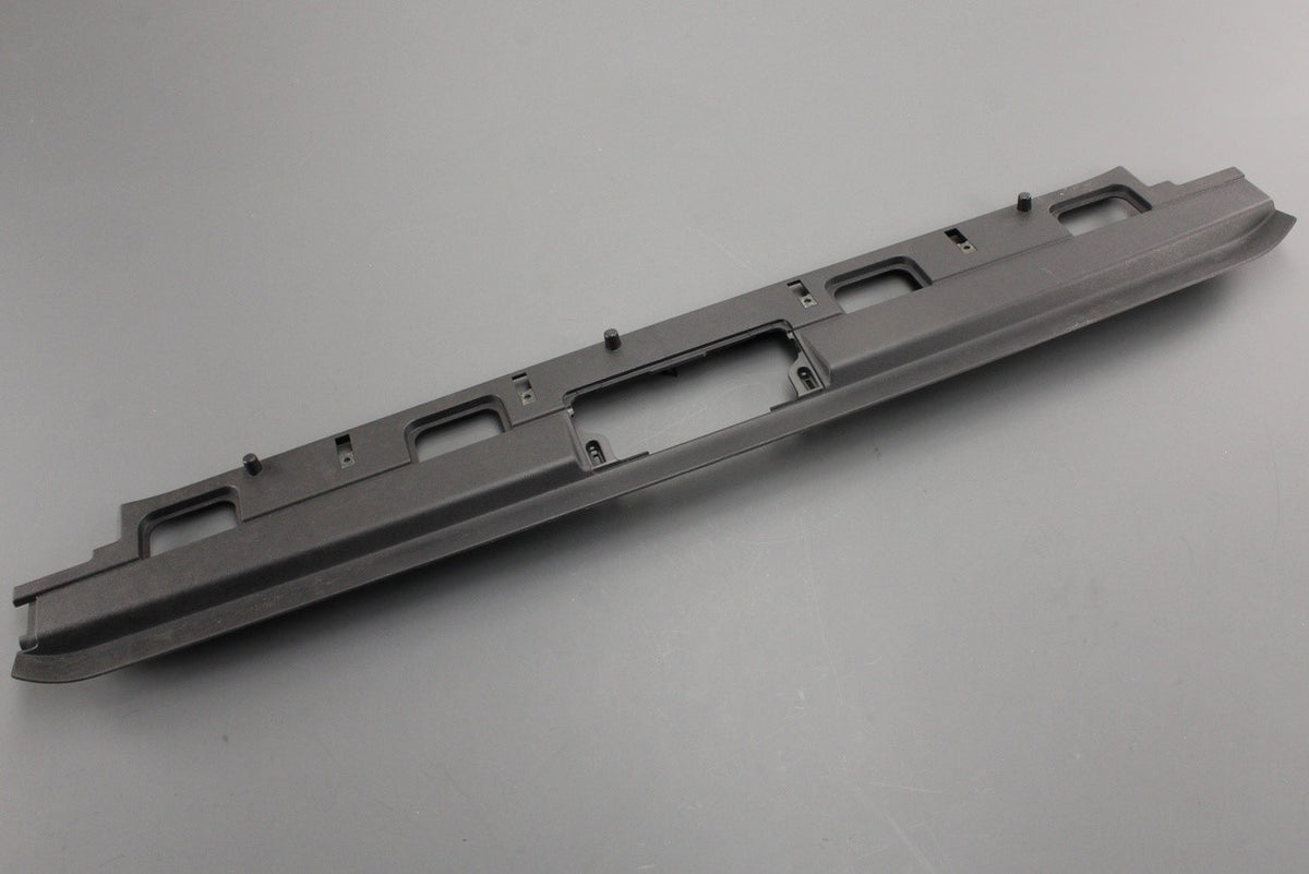 Land Rover Discovery 5 2017-on tailgate recline trim LR107514, view 1