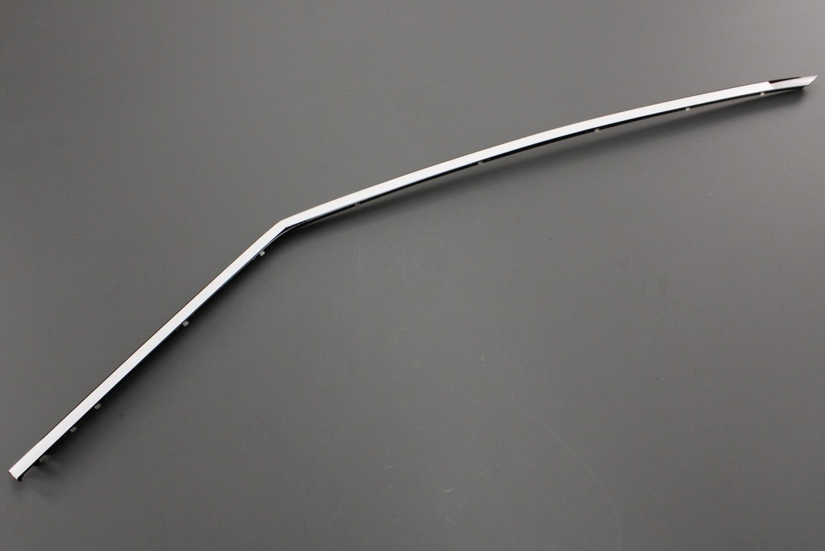 Range Rover Evoque 2019-on front door moulding (right) LR114184, view 1