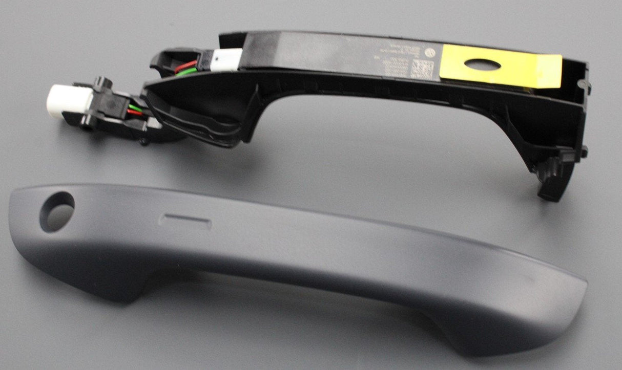SEAT Leon 2020-on KESSY exterior door handle (front right) 5FC837206 GRU
