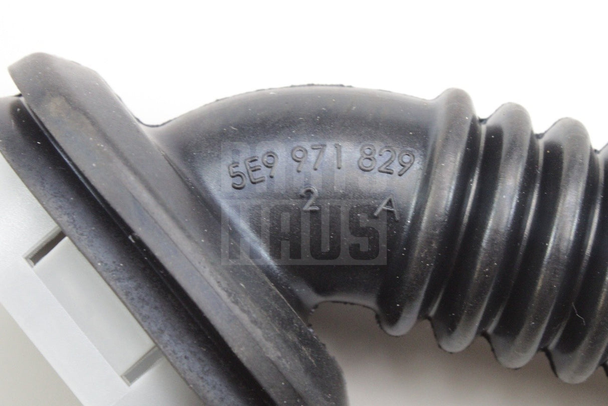 Skoda Octavia Superb boot lid wiring harness grommet (estate) 5E9971829A