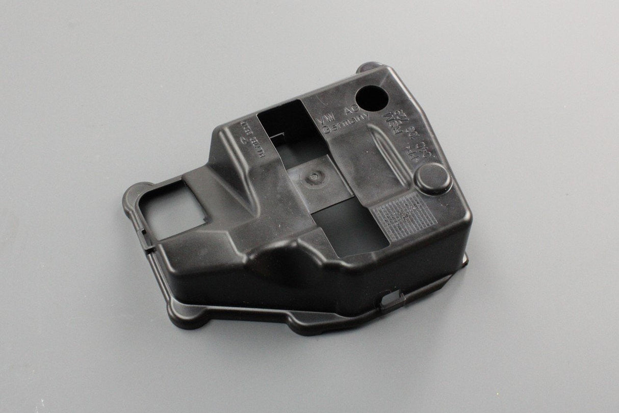 VW Polo Audi A3 Q2 Skoda SEAT Leon oil separator cover (1.0L) 04C103729