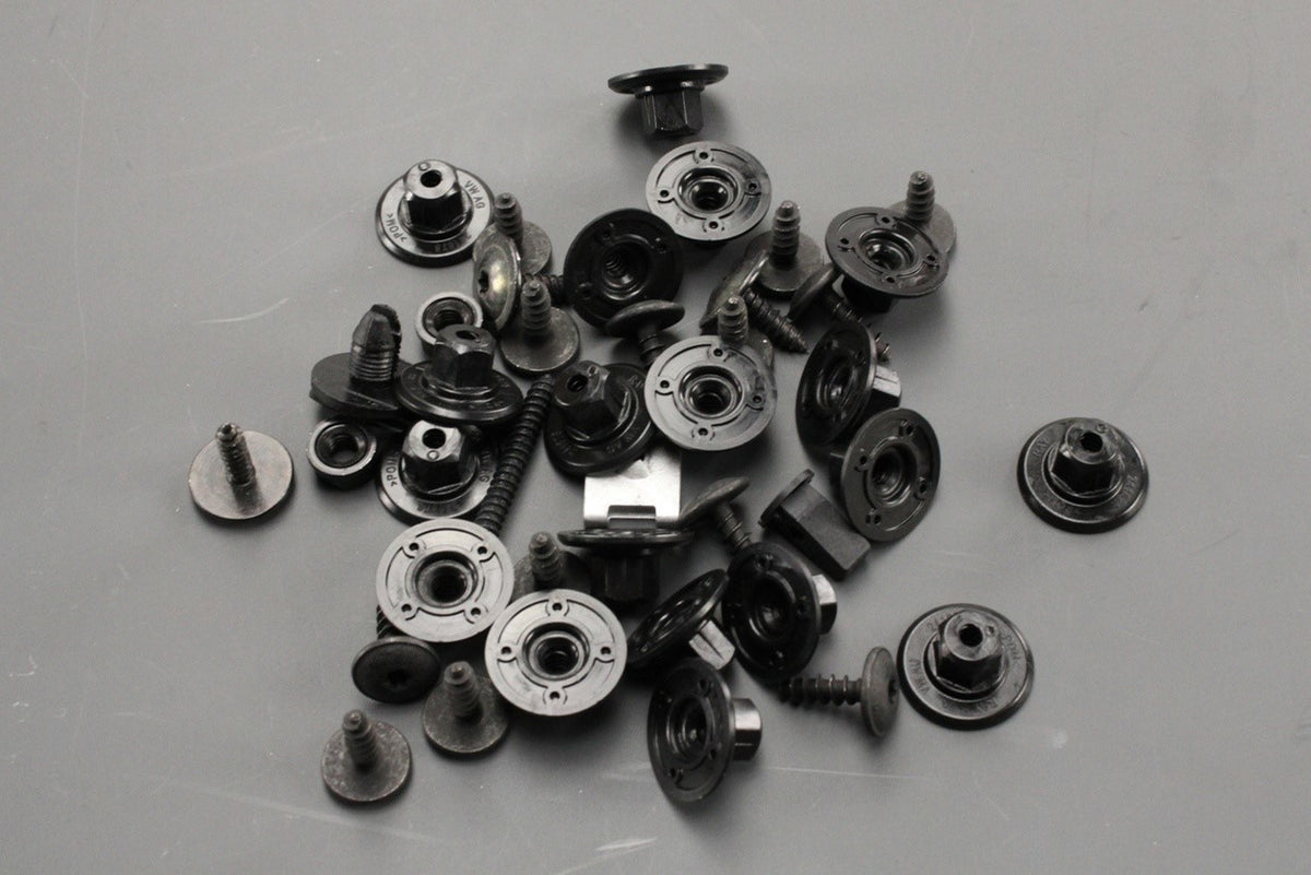 Audi A8 S8 2018-on wheel arch liner attachment screw set 4N0098629, view 1