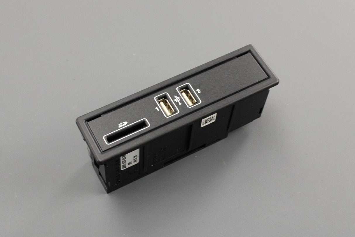 Mercedes-Benz multimedia control unit (USB-A) A2058200526
