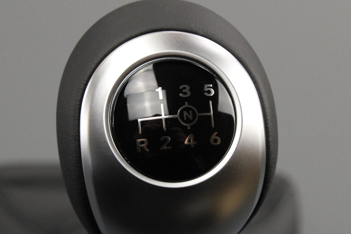 Mercedes-Benz CLA gearstick knob and gaiter (6 speed) A17636416109A84