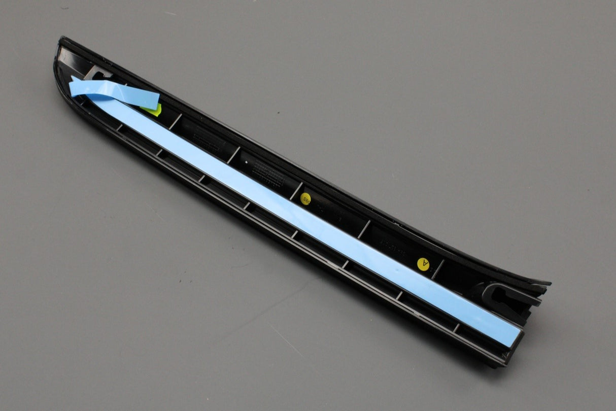 Bentley Bentayga 17-19 rear boot lid aerodynamic trim (left) 36A827205F