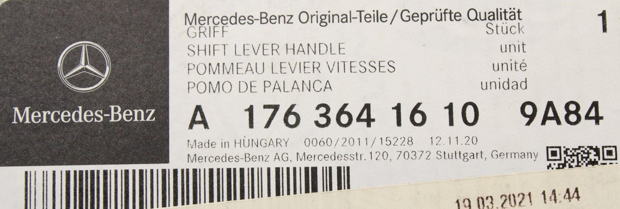 Mercedes-Benz CLA gearstick knob and gaiter (6 speed) A17636416109A84